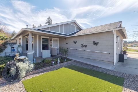 Photo of 404 Lindilu Lane, Cave Junction, OR 97523 (MLS # 220217620)