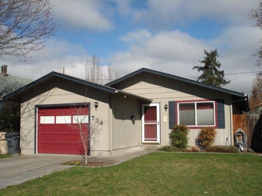 Adorable, modern home in a handy SW Grants Pass location. Built in 1991, with 3 bedrooms/1 bath it is well maintained, updated with wood floors and a nice floor plan. Double paned windows, stainless steel appliances are just a few of the amenities. This home is ready to move into.