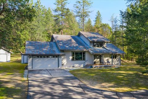 Photo of 2267 Old Military Road, Central Point, OR 97502 (MLS # 220220221)