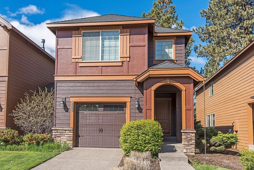 A well-built Pahlisch townhome in a convenient NW Bend location. Nicely finished with hardwood floors, stainless steel appliances and tiled counters. All bedrooms are upstairs as well as laundry and built in office/desk. Very well taken care of and in a quiet neighborhood.
