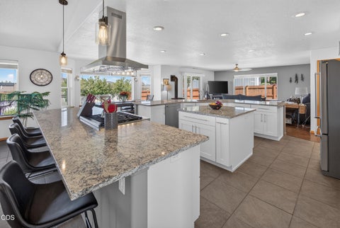 Tiny photo for 4627 SW Yew Avenue, Redmond, OR 97756 (MLS # 220223827)