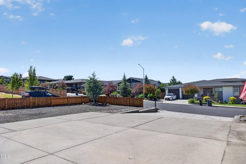 Tiny photo for 4627 SW Yew Avenue, Redmond, OR 97756 (MLS # 220223827)