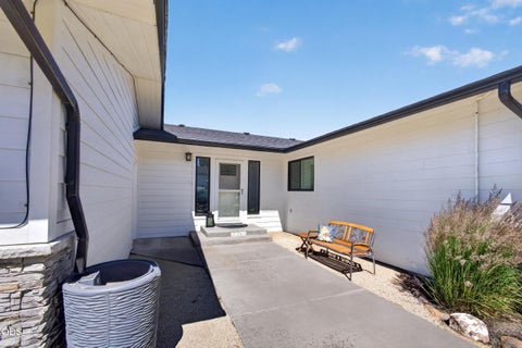 Tiny photo for 4627 SW Yew Avenue, Redmond, OR 97756 (MLS # 220223827)