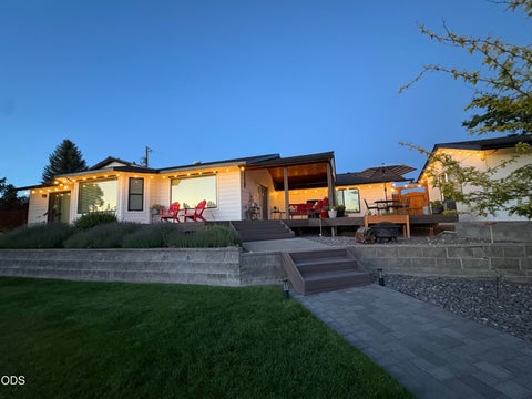Tiny photo for 4627 SW Yew Avenue, Redmond, OR 97756 (MLS # 220223827)