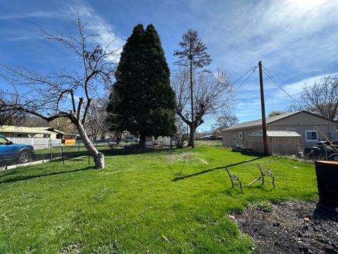 Tiny photo for 421 Cottonwood Street, Mount Vernon, OR 97865 (MLS # 220217530)