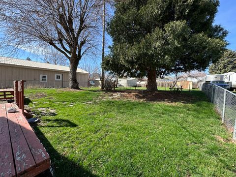 Tiny photo for 421 Cottonwood Street, Mount Vernon, OR 97865 (MLS # 220217530)