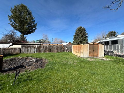 Tiny photo for 421 Cottonwood Street, Mount Vernon, OR 97865 (MLS # 220217530)