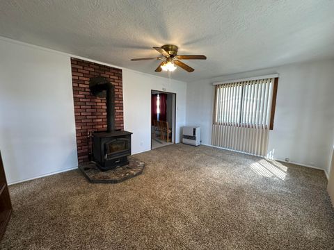 Tiny photo for 421 Cottonwood Street, Mount Vernon, OR 97865 (MLS # 220217530)