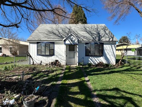 Tiny photo for 421 Cottonwood Street, Mount Vernon, OR 97865 (MLS # 220217530)
