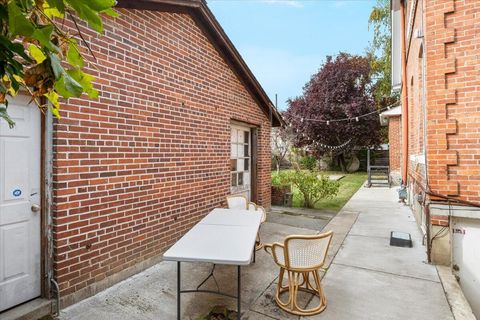 Tiny photo for 139 SW I Street, Grants Pass, OR 97526 (MLS # 220211182)