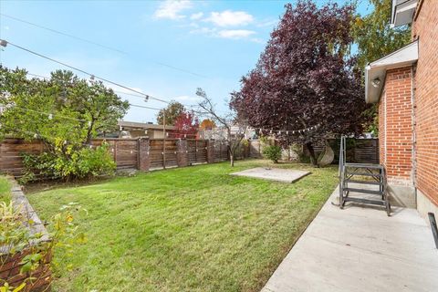 Tiny photo for 139 SW I Street, Grants Pass, OR 97526 (MLS # 220211182)