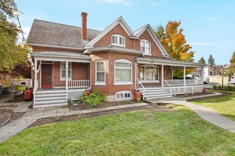 Tiny photo for 139 SW I Street, Grants Pass, OR 97526 (MLS # 220211182)