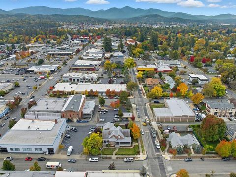 Tiny photo for 139 SW I Street, Grants Pass, OR 97526 (MLS # 220211182)