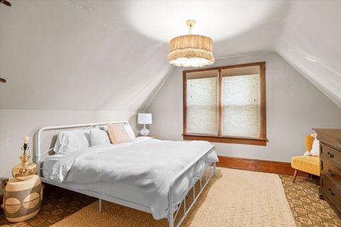 Tiny photo for 139 SW I Street, Grants Pass, OR 97526 (MLS # 220211182)