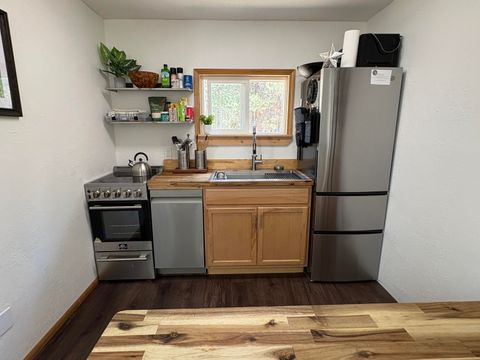 Tiny photo for 15758 Camino De Oro Ave, La Pine, OR 97739 (MLS # 220219348)