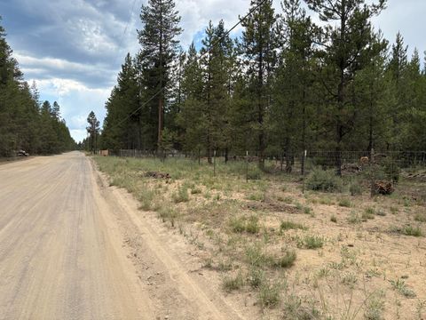 Tiny photo for 15758 Camino De Oro Ave, La Pine, OR 97739 (MLS # 220219348)
