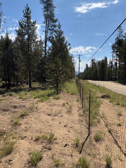 Tiny photo for 15758 Camino De Oro Ave, La Pine, OR 97739 (MLS # 220219348)