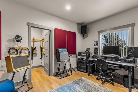 Tiny photo for 5518 NW Cedar Place, Prineville, OR 97754 (MLS # 220215846)