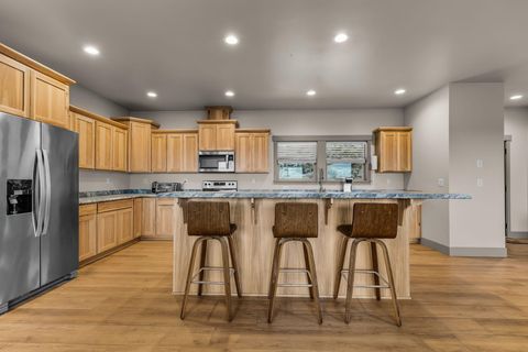 Tiny photo for 5518 NW Cedar Place, Prineville, OR 97754 (MLS # 220215846)