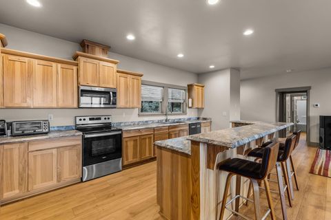 Tiny photo for 5518 NW Cedar Place, Prineville, OR 97754 (MLS # 220215846)