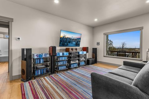 Tiny photo for 5518 NW Cedar Place, Prineville, OR 97754 (MLS # 220215846)