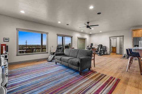 Tiny photo for 5518 NW Cedar Place, Prineville, OR 97754 (MLS # 220215846)