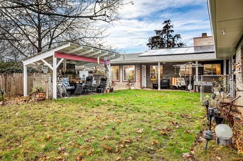 Tiny photo for 1215 NE A Street NE, Grants Pass, OR 97526 (MLS # 220213426)
