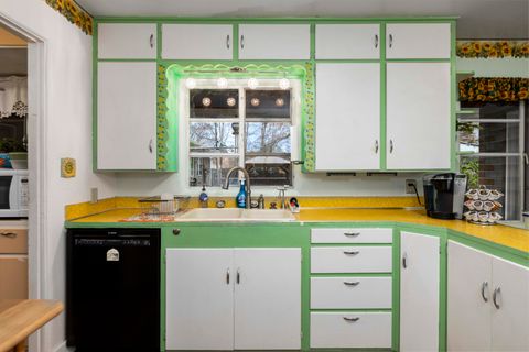 Tiny photo for 1215 NE A Street NE, Grants Pass, OR 97526 (MLS # 220213426)