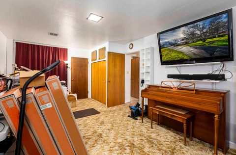 Tiny photo for 1215 NE A Street NE, Grants Pass, OR 97526 (MLS # 220213426)