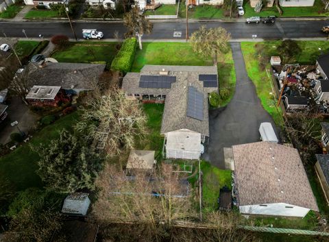 Tiny photo for 1215 NE A Street NE, Grants Pass, OR 97526 (MLS # 220213426)