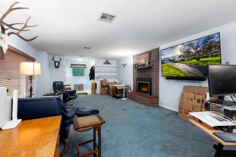 Tiny photo for 1215 NE A Street NE, Grants Pass, OR 97526 (MLS # 220213426)