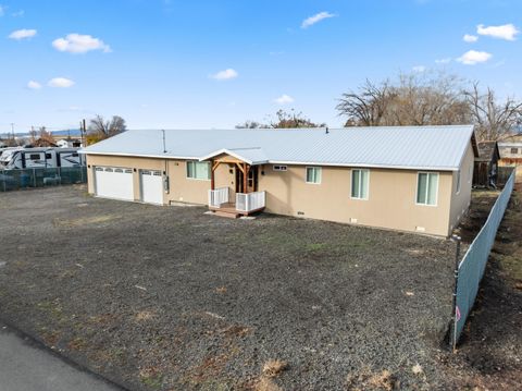 Tiny photo for 950 S K Street, Lakeview, OR 97630 (MLS # 220211884)