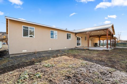 Tiny photo for 950 S K Street, Lakeview, OR 97630 (MLS # 220211884)