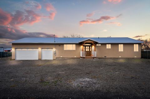 Tiny photo for 950 S K Street, Lakeview, OR 97630 (MLS # 220211884)