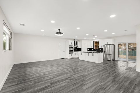 Tiny photo for 950 S K Street, Lakeview, OR 97630 (MLS # 220211884)