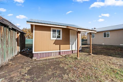 Tiny photo for 950 S K Street, Lakeview, OR 97630 (MLS # 220211884)