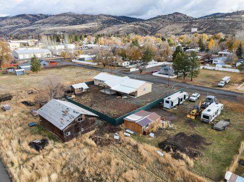Tiny photo for 950 S K Street, Lakeview, OR 97630 (MLS # 220211884)