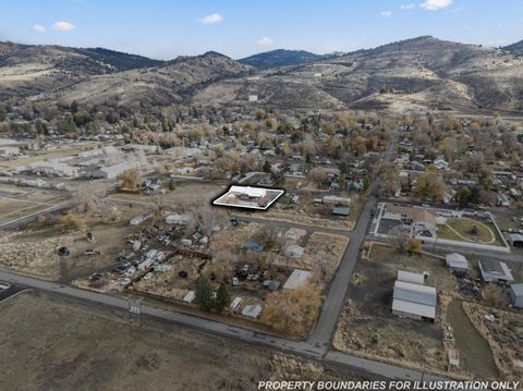 Tiny photo for 950 S K Street, Lakeview, OR 97630 (MLS # 220211884)