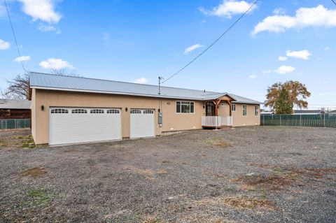 Tiny photo for 950 S K Street, Lakeview, OR 97630 (MLS # 220211884)