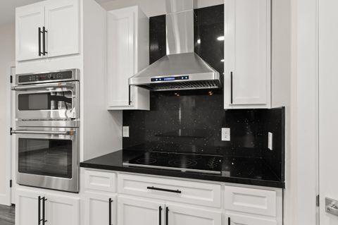 Tiny photo for 950 S K Street, Lakeview, OR 97630 (MLS # 220211884)