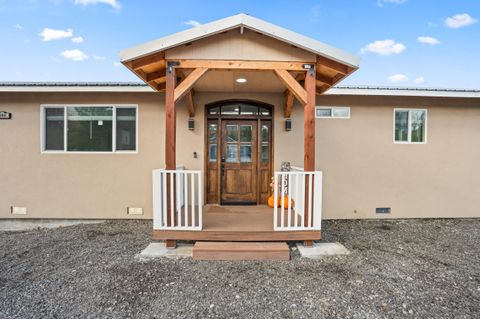 Tiny photo for 950 S K Street, Lakeview, OR 97630 (MLS # 220211884)