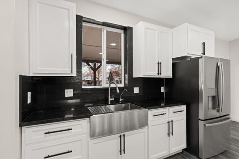 Tiny photo for 950 S K Street, Lakeview, OR 97630 (MLS # 220211884)