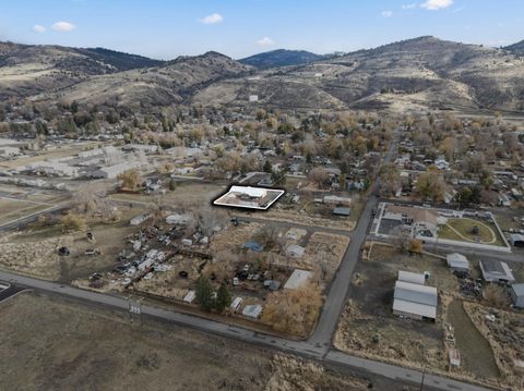 Tiny photo for 950 S K Street, Lakeview, OR 97630 (MLS # 220211884)