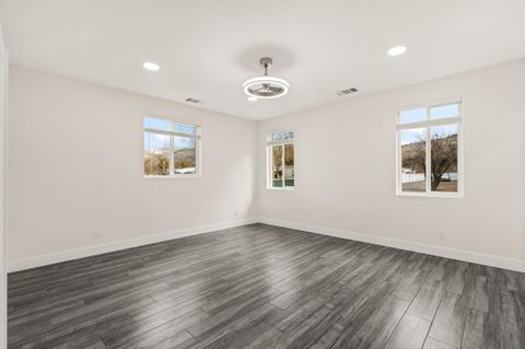 Tiny photo for 950 S K Street, Lakeview, OR 97630 (MLS # 220211884)