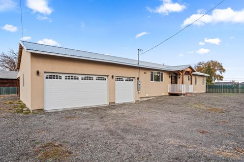 Tiny photo for 950 S K Street, Lakeview, OR 97630 (MLS # 220211884)