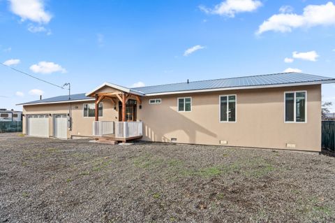 Tiny photo for 950 S K Street, Lakeview, OR 97630 (MLS # 220211884)