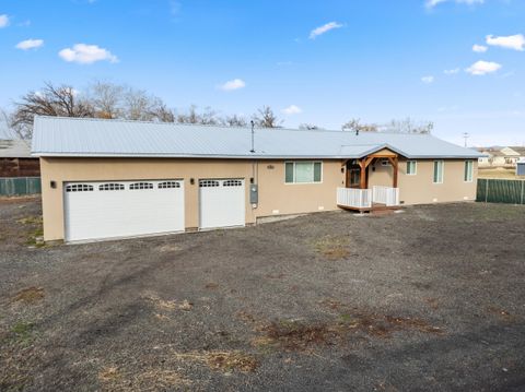 Tiny photo for 950 S K Street, Lakeview, OR 97630 (MLS # 220211884)