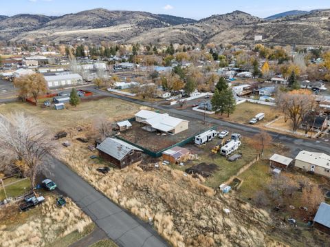 Tiny photo for 950 S K Street, Lakeview, OR 97630 (MLS # 220211884)