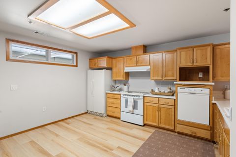 Tiny photo for 851 Pavilion Place, Ashland, OR 97520 (MLS # 220219632)