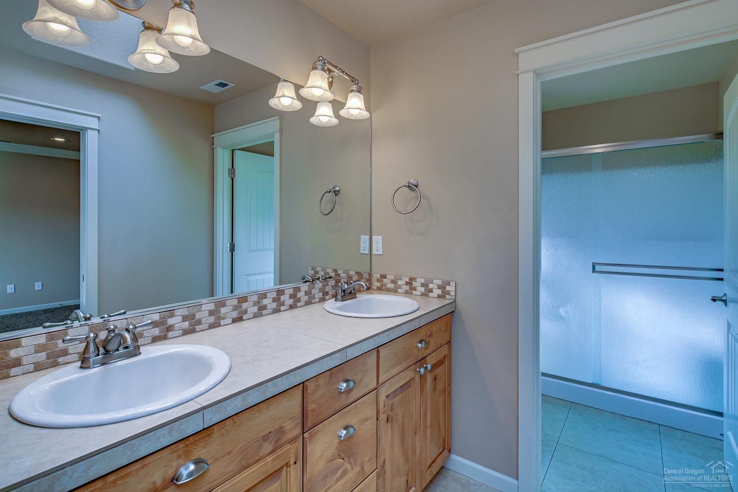 Lava Ridges - Residential